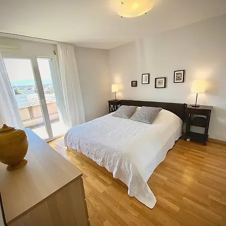 Spacious And Bright 2 Bedroom With Terrace Apartament *