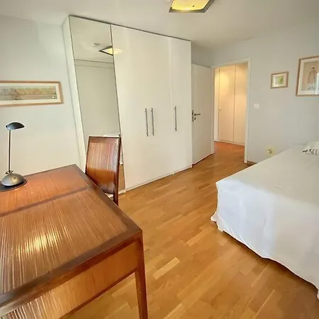 Spacious And Bright 2 Bedroom With Terrace Apartament *