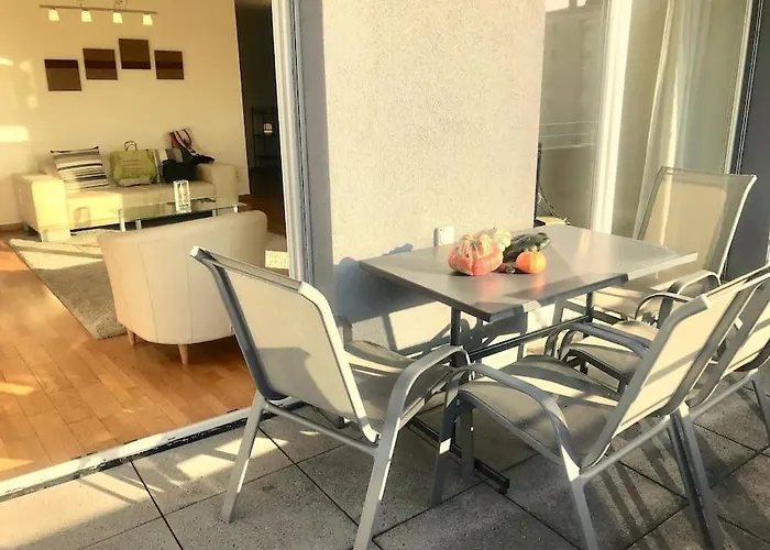 Spacious And Bright 2 Bedroom With Terrace Losanna