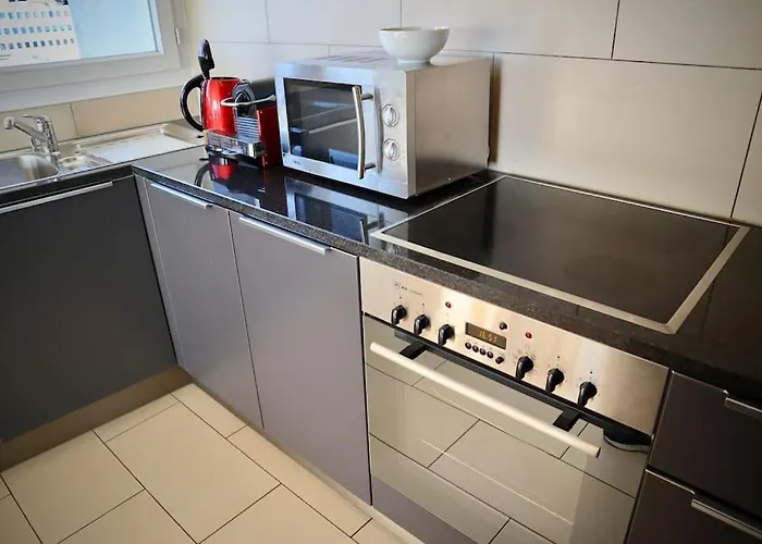 Spacious And Bright 2 Bedroom With Terrace Appartamento