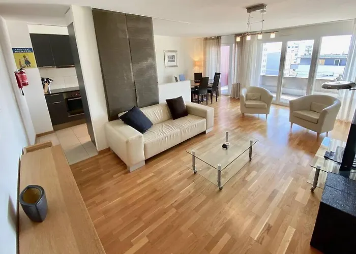 Spacious And Bright 2 Bedroom With Terrace * Losanna