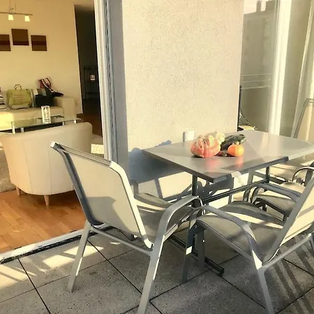 Spacious And Bright 2 Bedroom With Terrace 洛桑